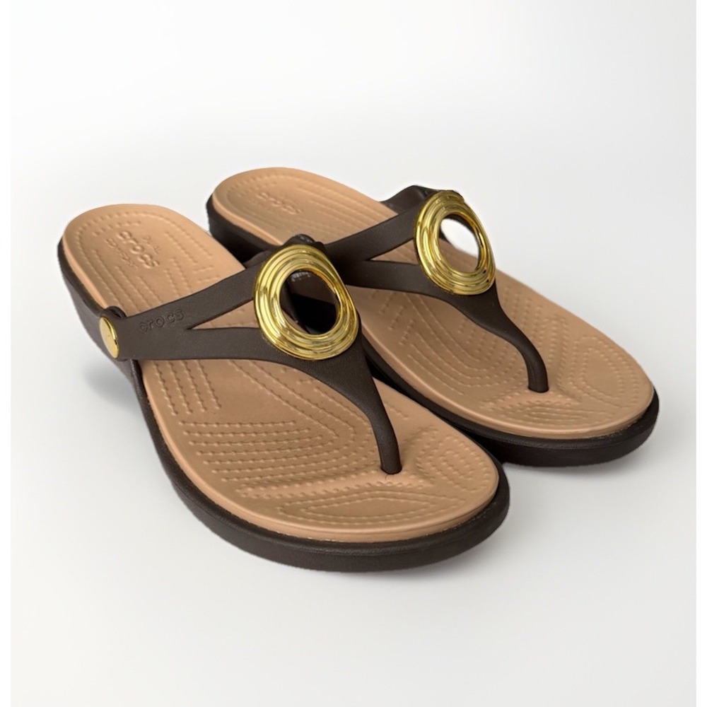 Crocs Sanrah Beveled Circle Womens 6 Comfort Wedge Flip Flops Sandals Brown Gold